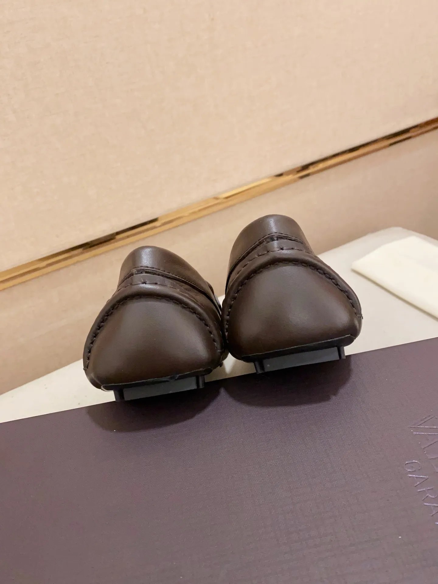 Men's shoes💰: 680💰VALENTINO, made of imported cowhide with imported water-dyed cowhide lining, iconic hardware and iconic wear-resistant outsole. 38-44. 45 VALENTINO packaging can be customized to enjoy the brand’s iconic product packaging